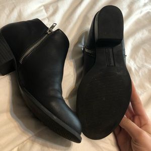 ANKLE BOOTS